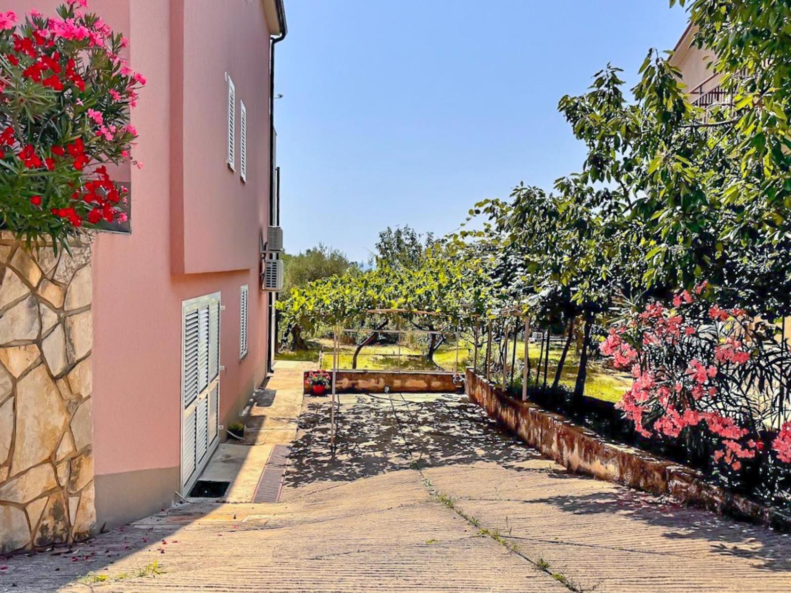 Studio Vesna With A Terrace And Sea View Rabac Eksteriør billede
